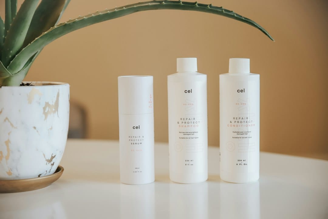Flacons de shampooing doux et soins naturels